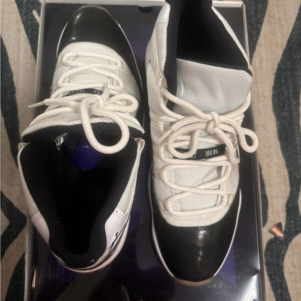 Air Jordan Retro 11 Concord